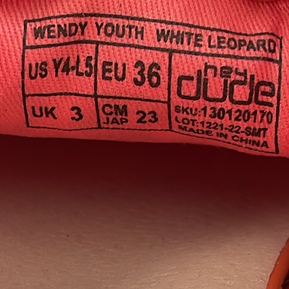 Hey Dude Colorful Hearts Girl’s Wendy Toddler Slip On – White Leopard Size 4 NEW - Picture 11 of 14